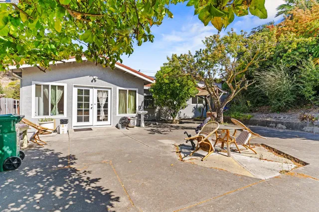 a view of a house with backyard sitting area and garden