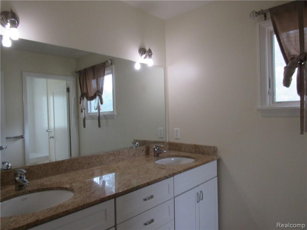 25537 Scotia Road Huntington Woods, MI 48070 - Photo 10 of 15