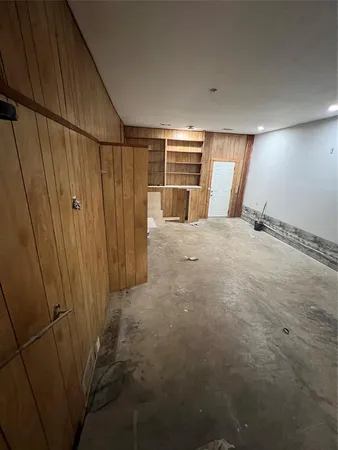 a view of a garage