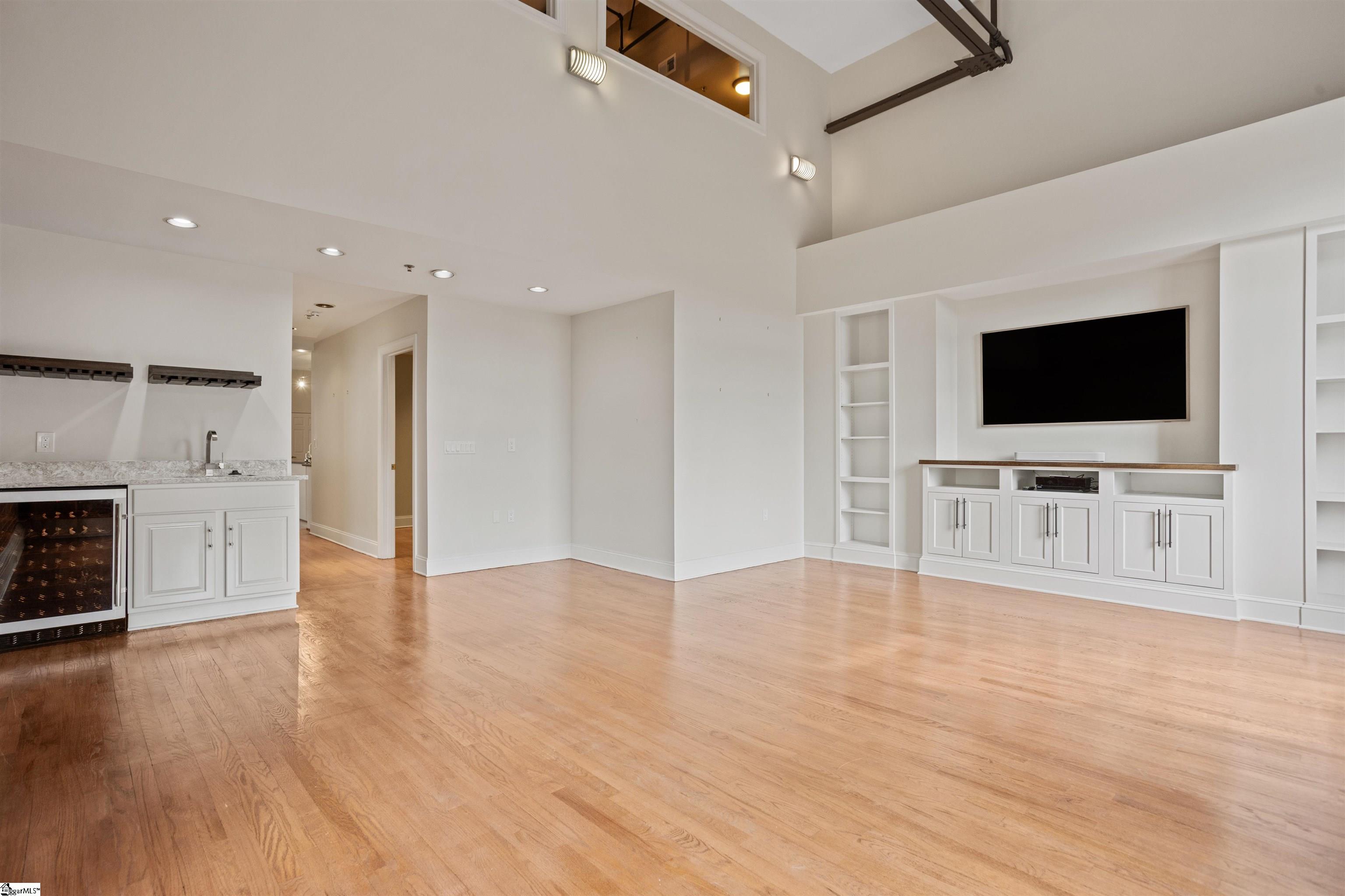 100 West Court Street, Unit 3L Greenville, SC 29601 - Photo 12 of 38