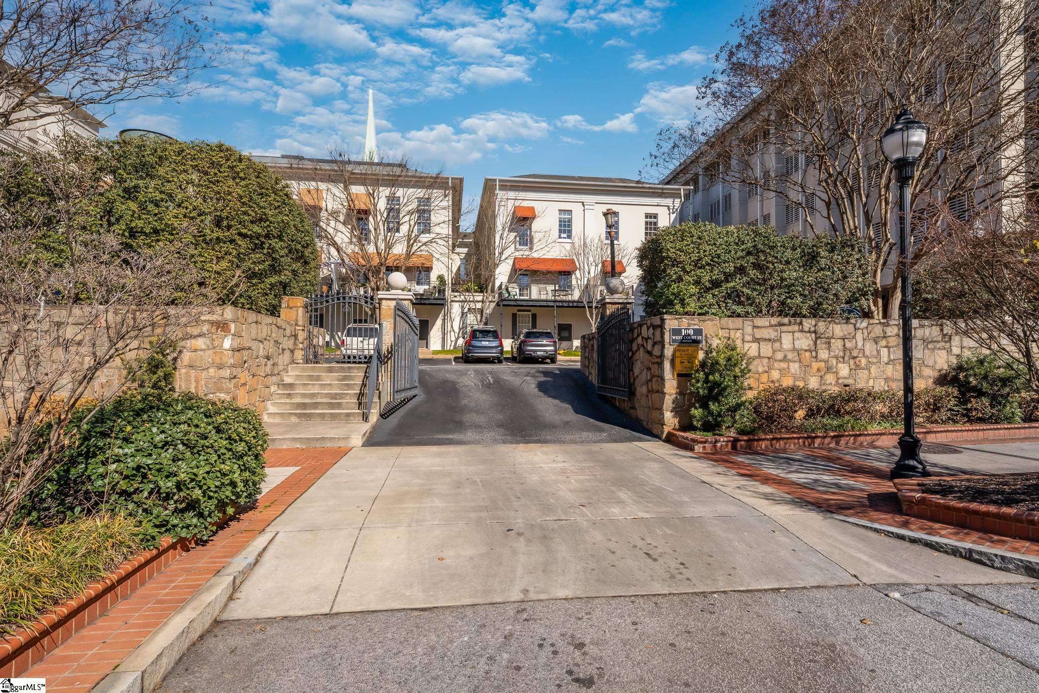 100 West Court Street, Unit 3L Greenville, SC 29601 - Photo 20 of 38