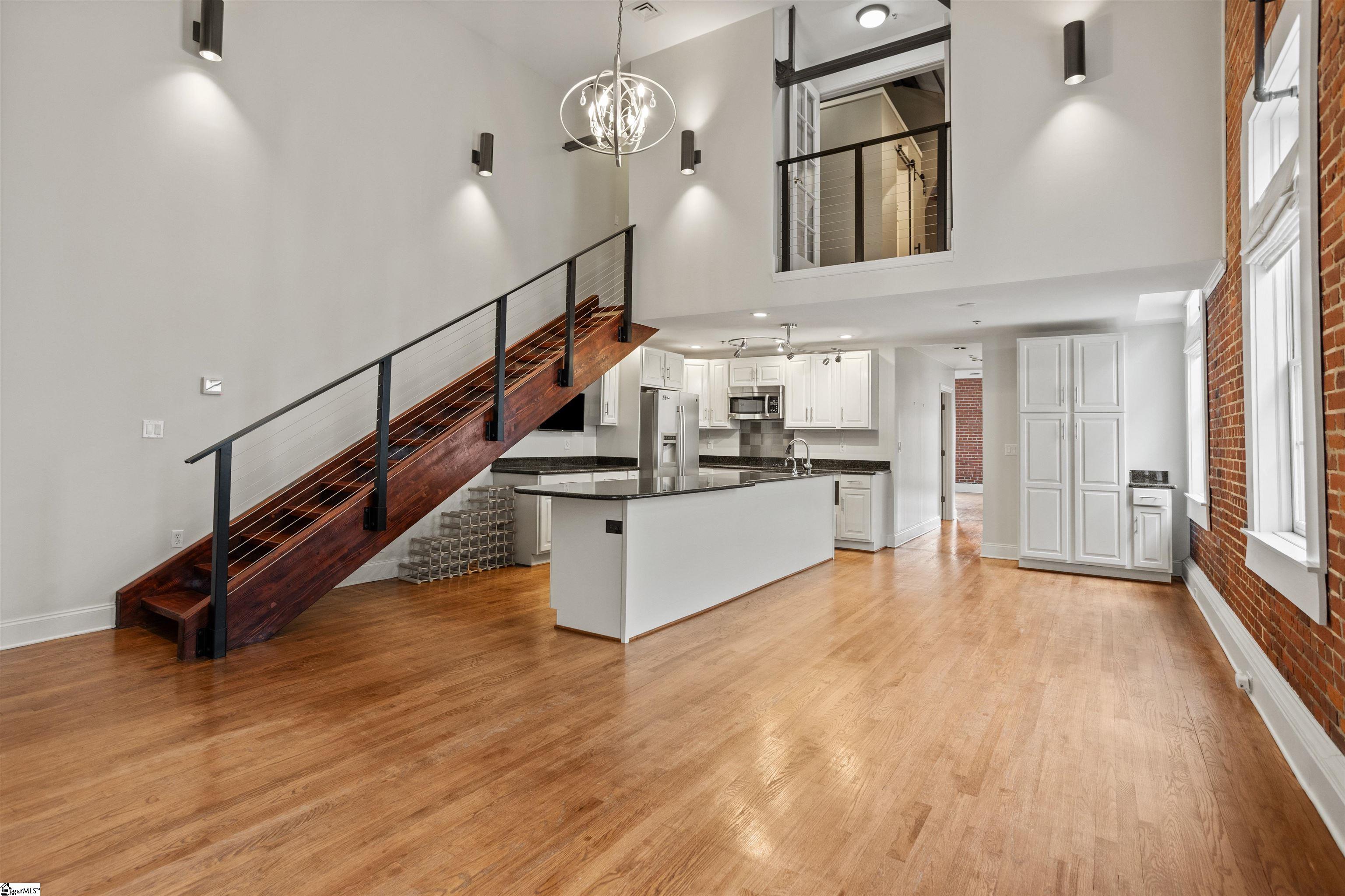 100 West Court Street, Unit 3L Greenville, SC 29601 - Photo 3 of 38