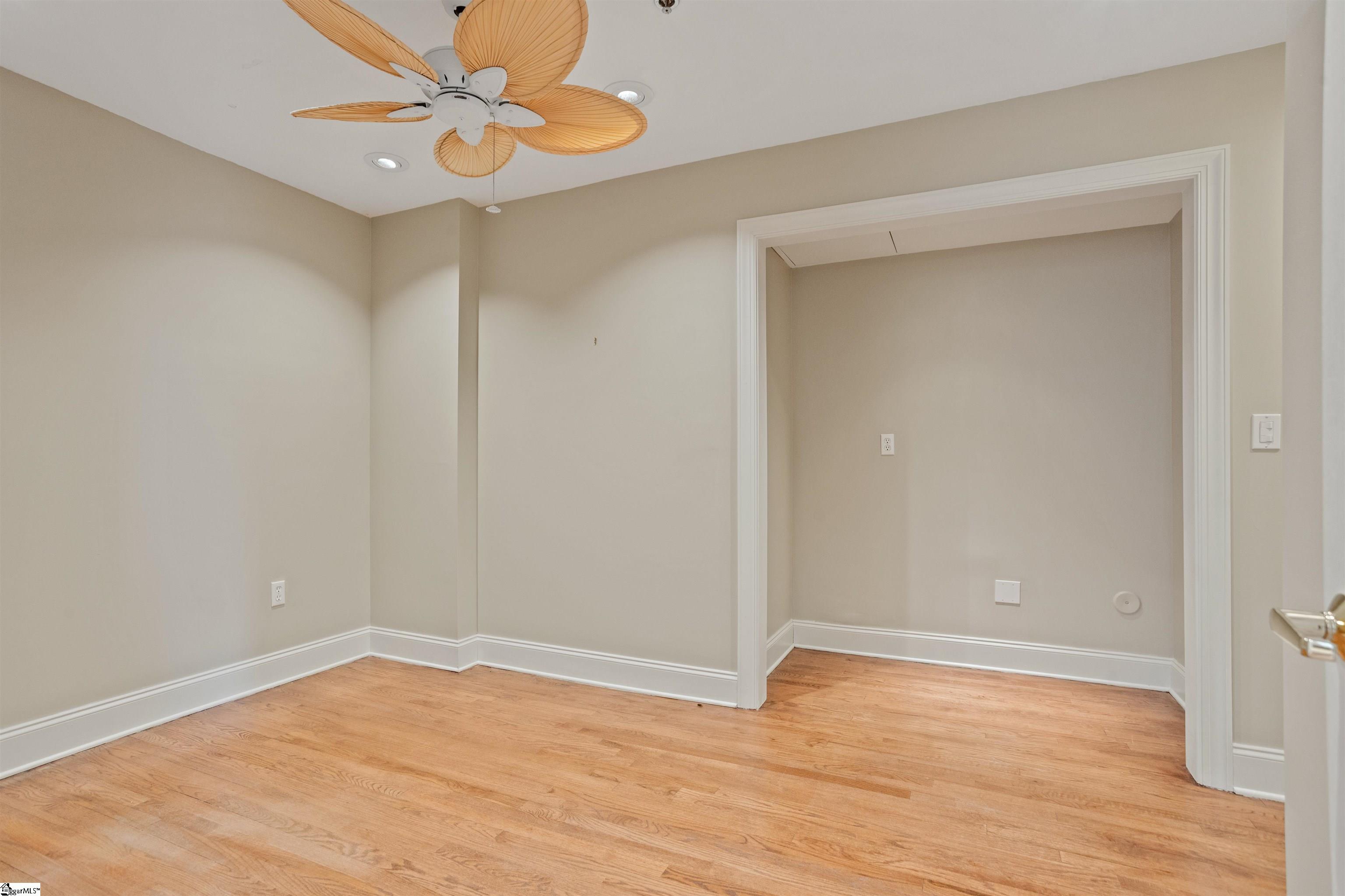 100 West Court Street, Unit 3L Greenville, SC 29601 - Photo 31 of 38