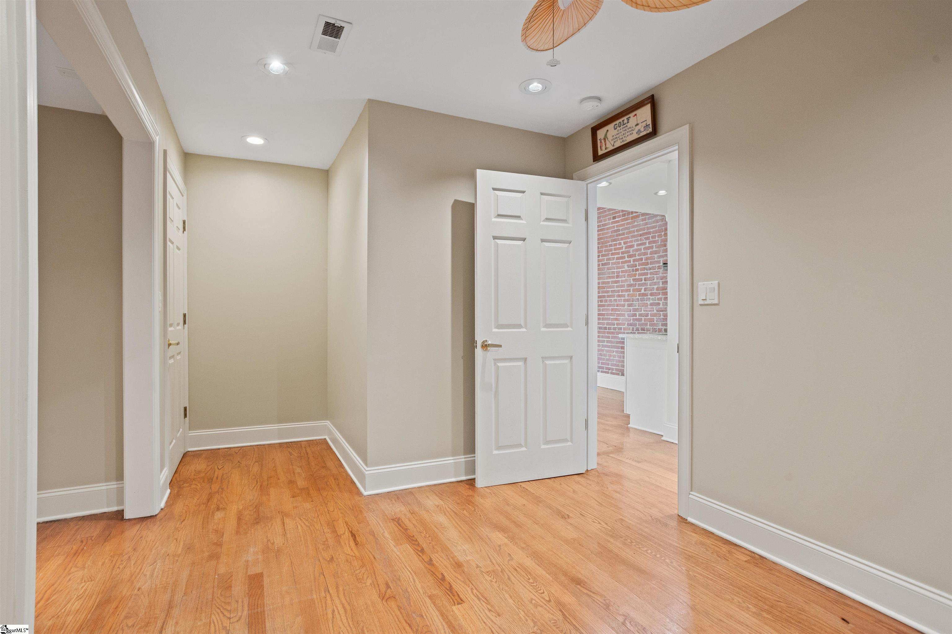 100 West Court Street, Unit 3L Greenville, SC 29601 - Photo 32 of 38