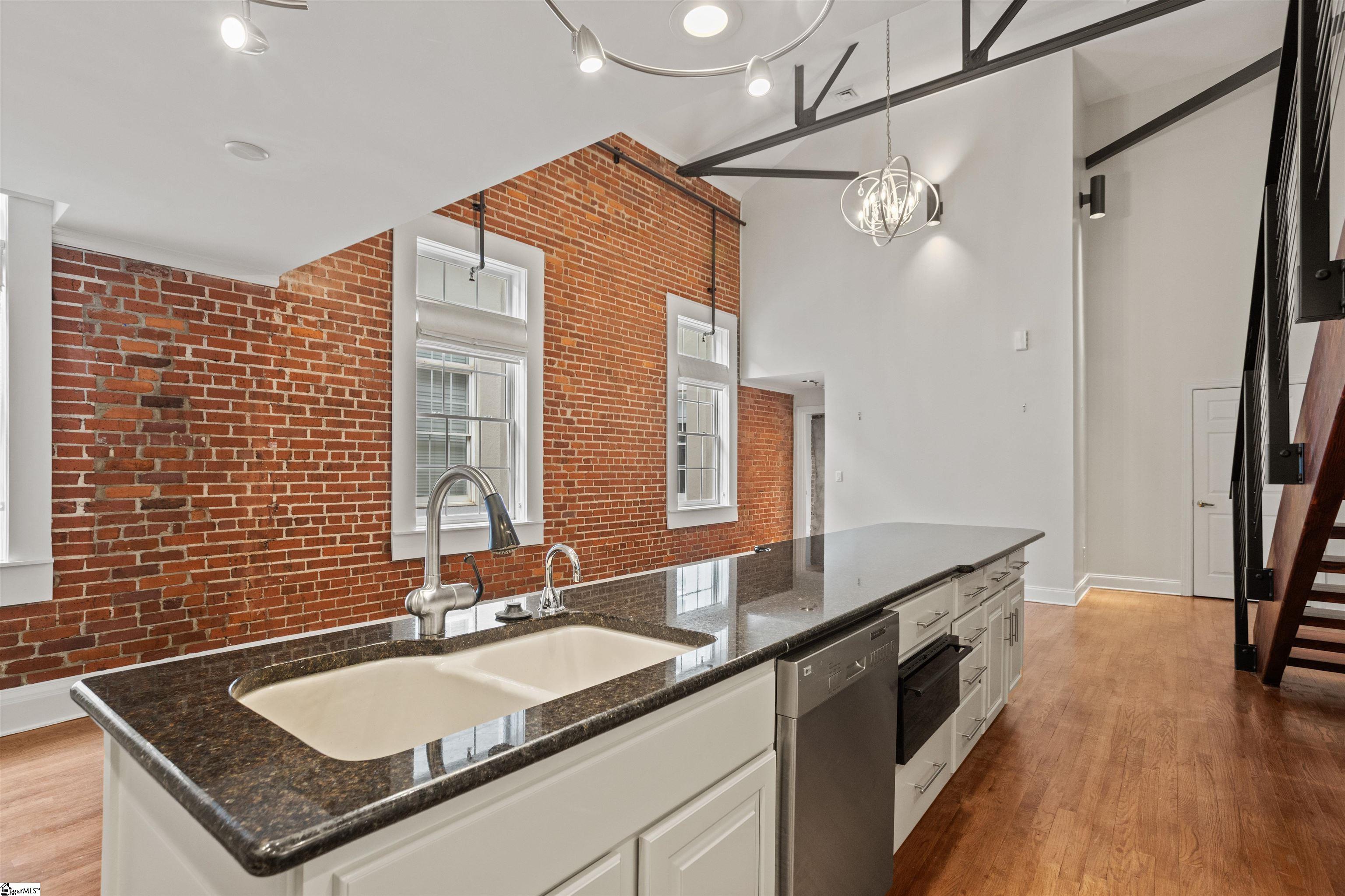 100 West Court Street, Unit 3L Greenville, SC 29601 - Photo 5 of 38