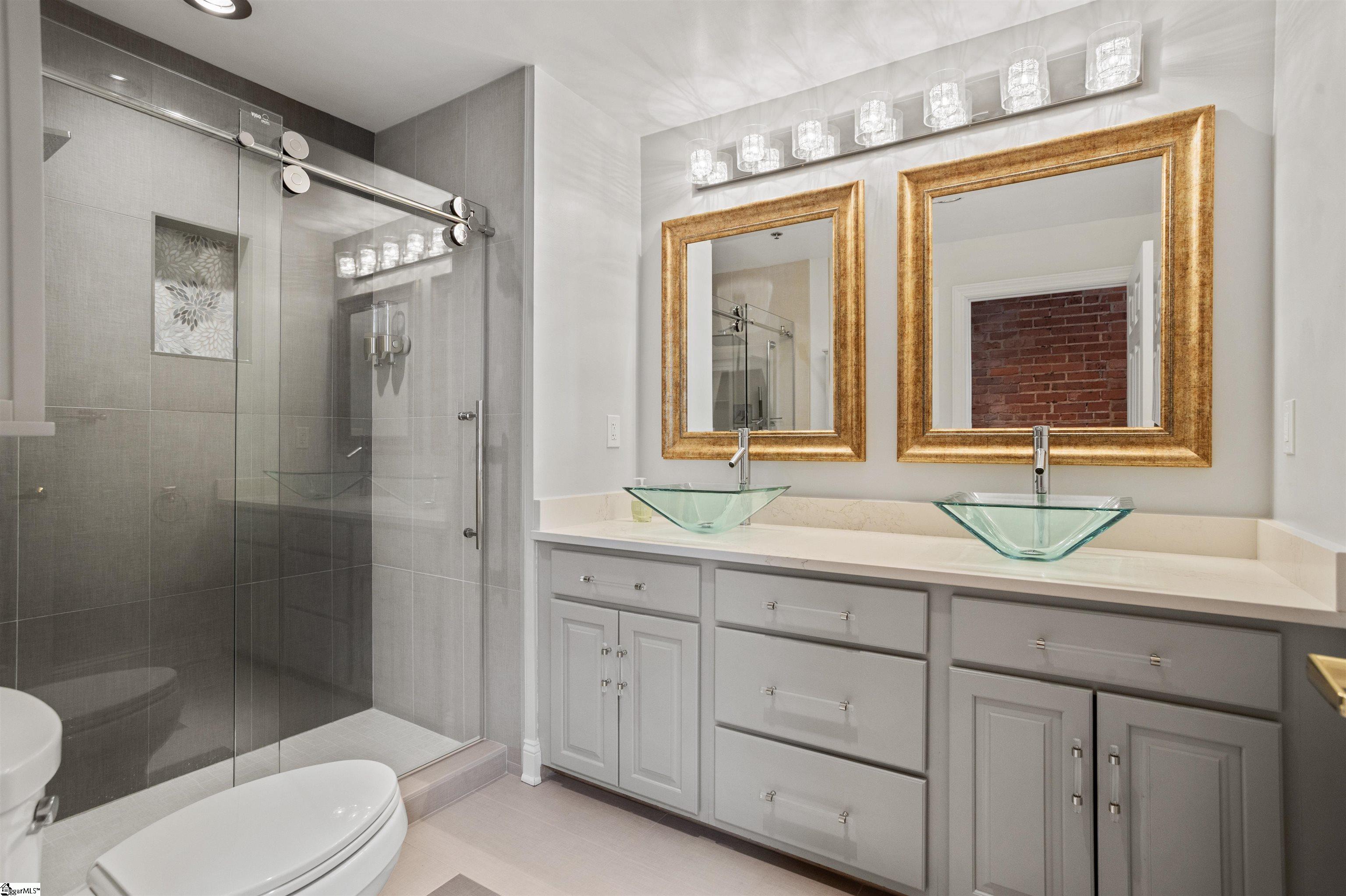 100 West Court Street, Unit 3L Greenville, SC 29601 - Photo 10 of 38