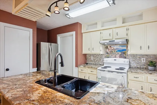 $425,000 | 12902 Mystic Drive, Manchaca, TX 78652