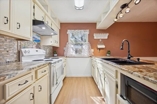 $425,000 | 12902 Mystic Drive, Manchaca, TX 78652