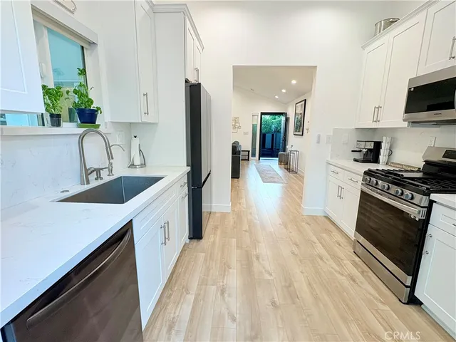 $4,850 | 502 North Avon Street, Burbank, CA 91505