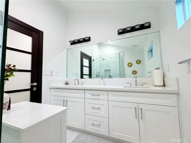 $4,850 | 502 North Avon Street, Burbank, CA 91505