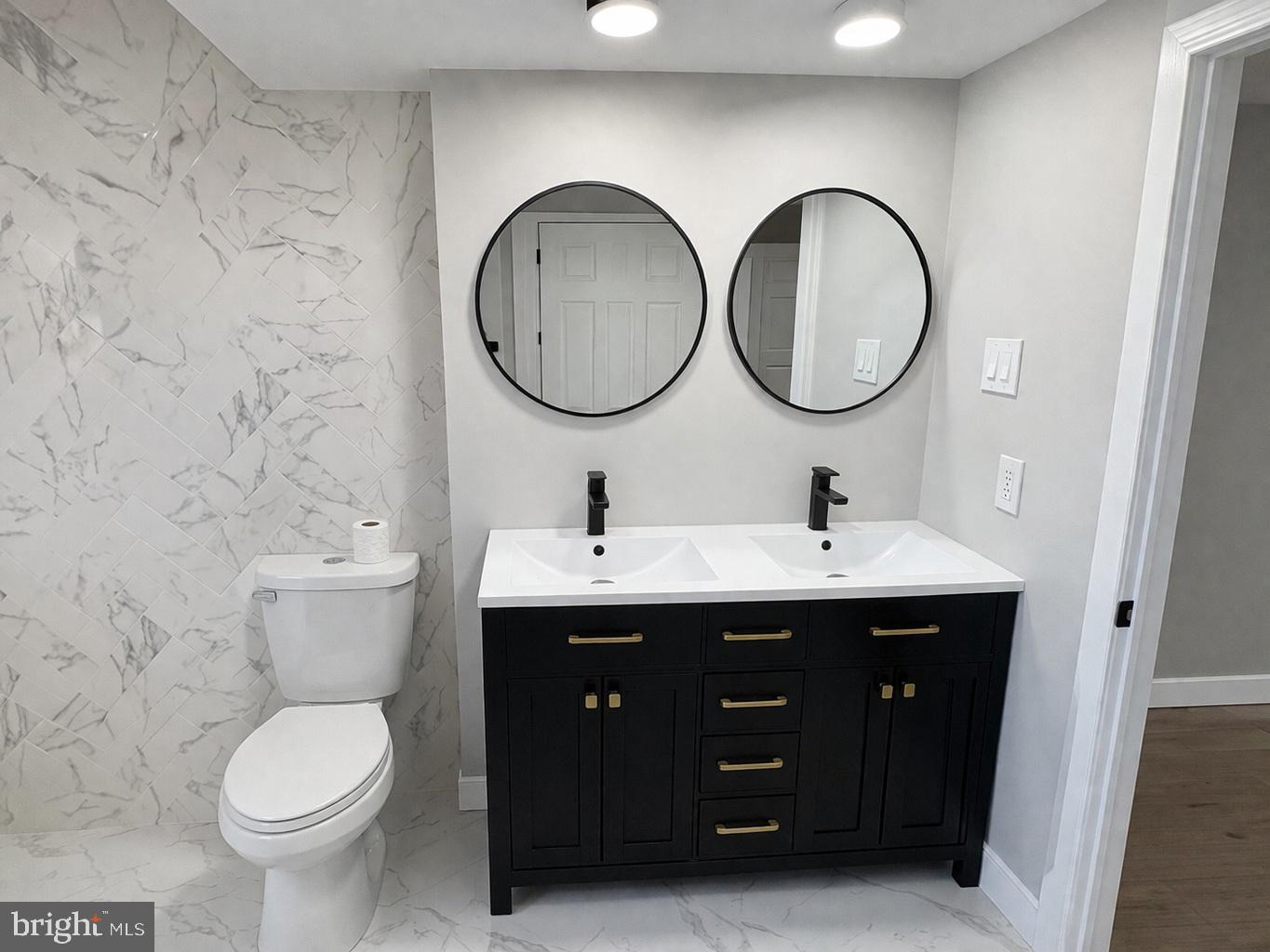 925 Longview Avenue Pasadena, MD 21122 - Photo 3 of 40