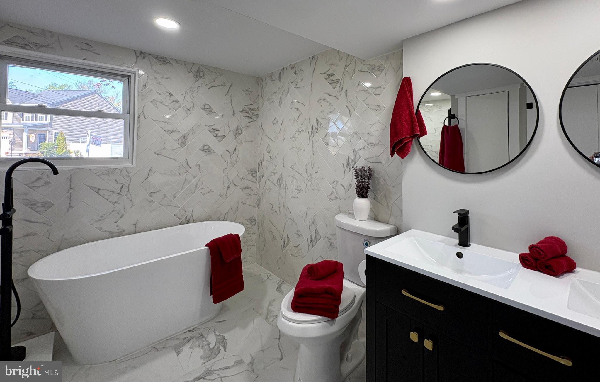 925 Longview Avenue Pasadena, MD 21122 - Photo 3 of 37