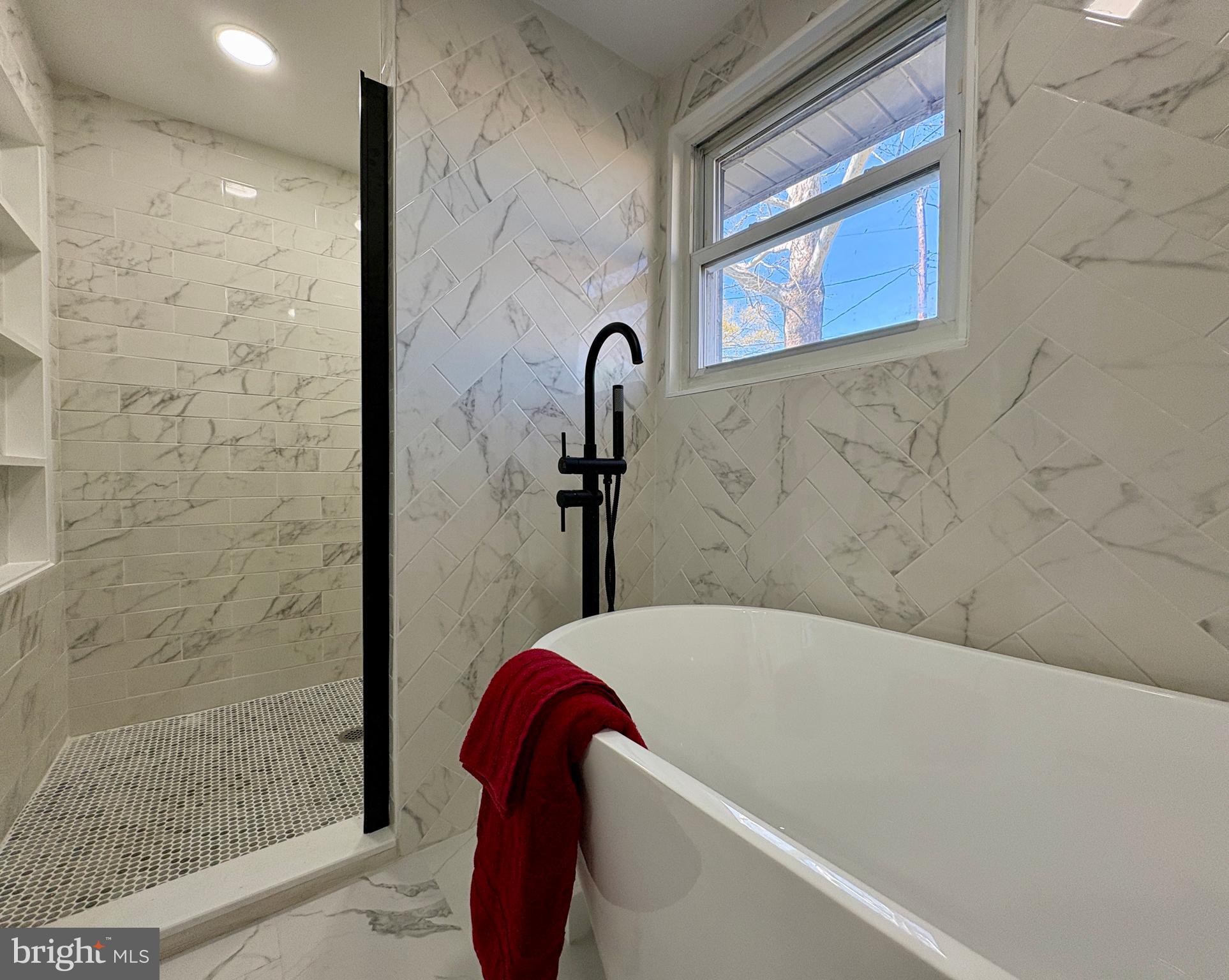 925 Longview Avenue Pasadena, MD 21122 - Photo 4 of 37