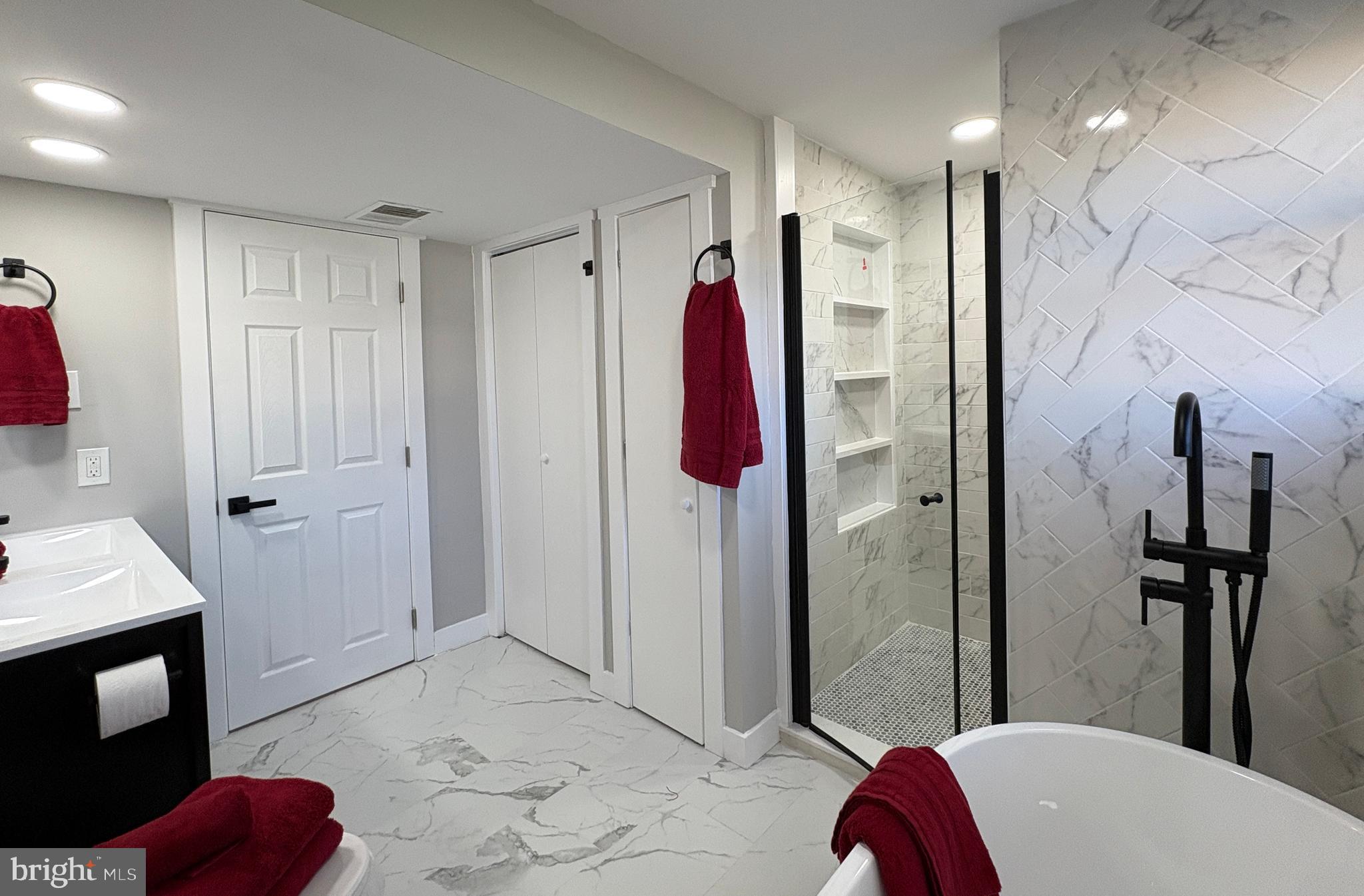 925 Longview Avenue Pasadena, MD 21122 - Photo 5 of 37