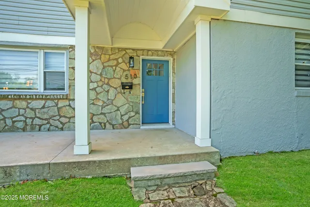a view of a pathway of a house