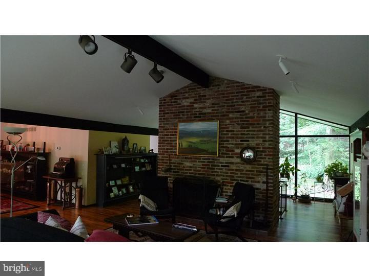 311 French Road Newtown Square, PA 19073 - Photo 3 of 25 Living Room