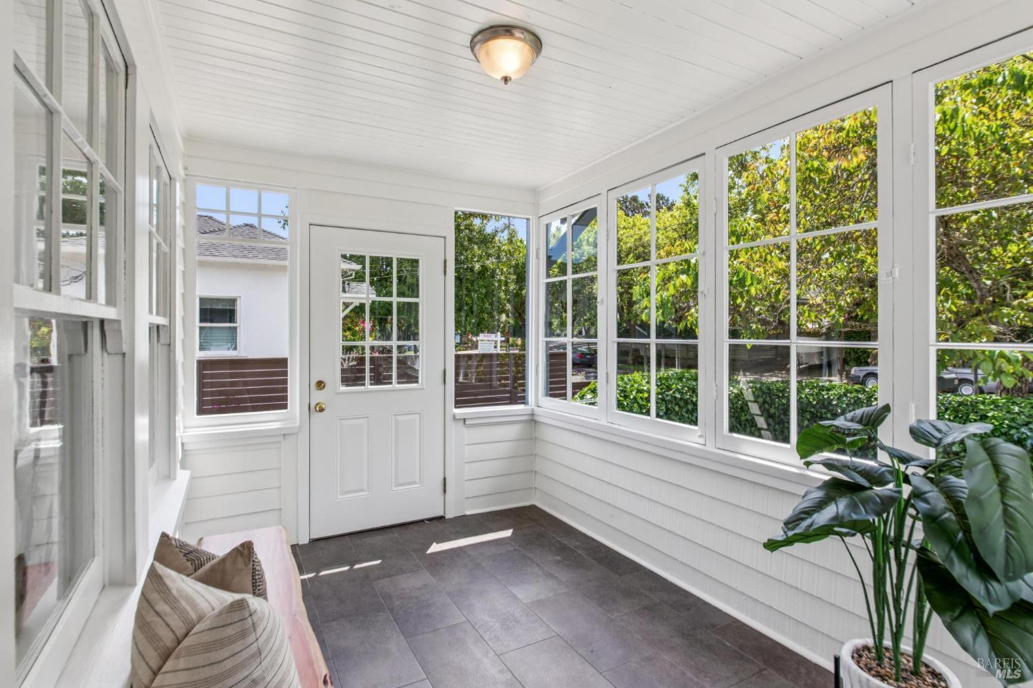 210 Greenfield Avenue San Rafael, CA 94901 - Photo 5 of 42