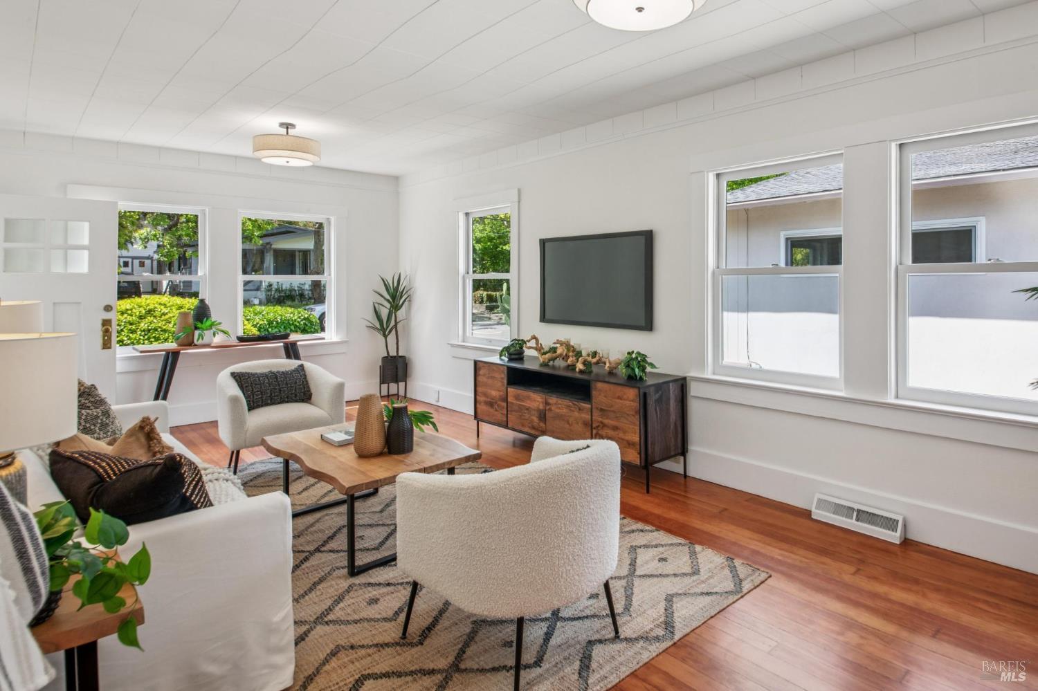 210 Greenfield Avenue San Rafael, CA 94901 - Photo 8 of 42