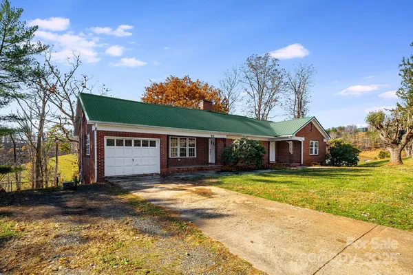 $400,000 | 92 Parkway View Road, Mars Hill, NC 28754