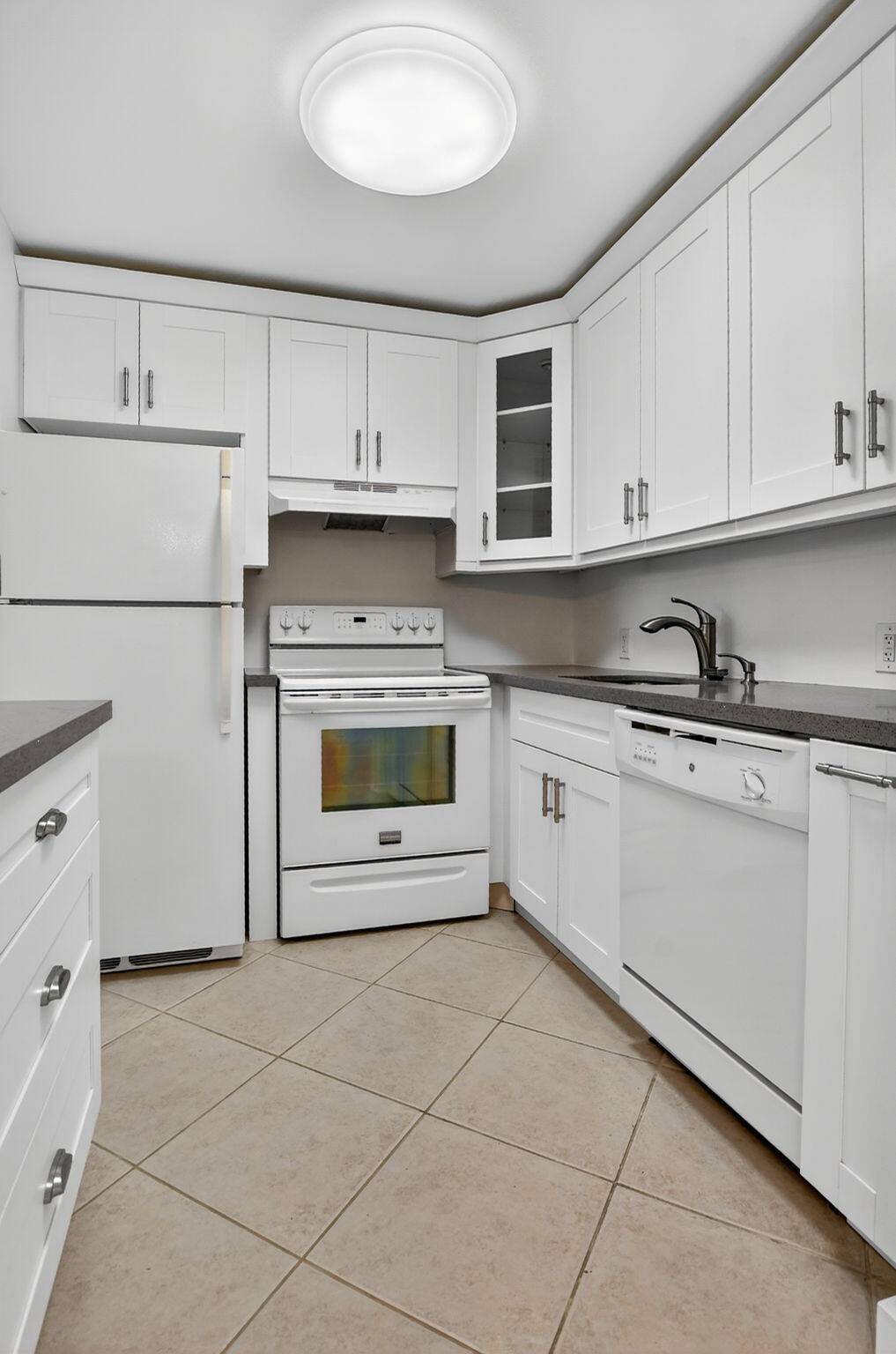 177 Fanshaw East, Unit 177 Boca Raton, FL 33434 - Photo 11 of 70 a kitchen with cabinets and appliances