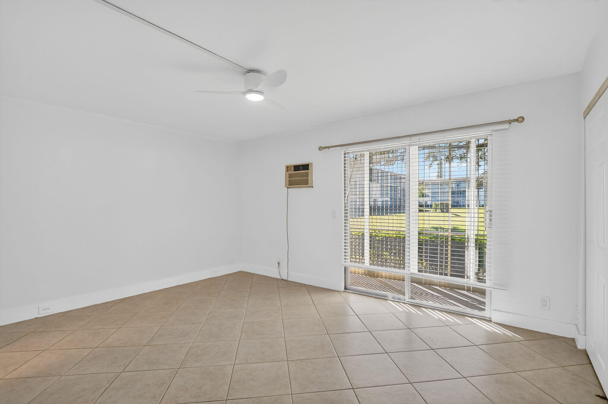 177 Fanshaw East, Unit 177 Boca Raton, FL 33434 - Photo 14 of 70 an empty room with windows