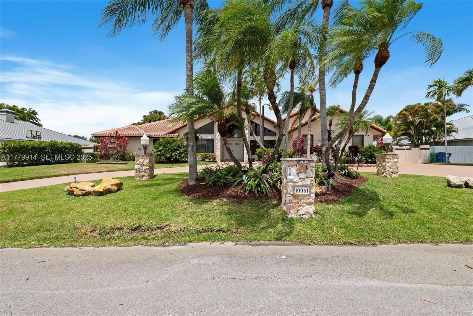10061 Southwest 144th Street Miami, FL 33176 - Photo 4 of 46