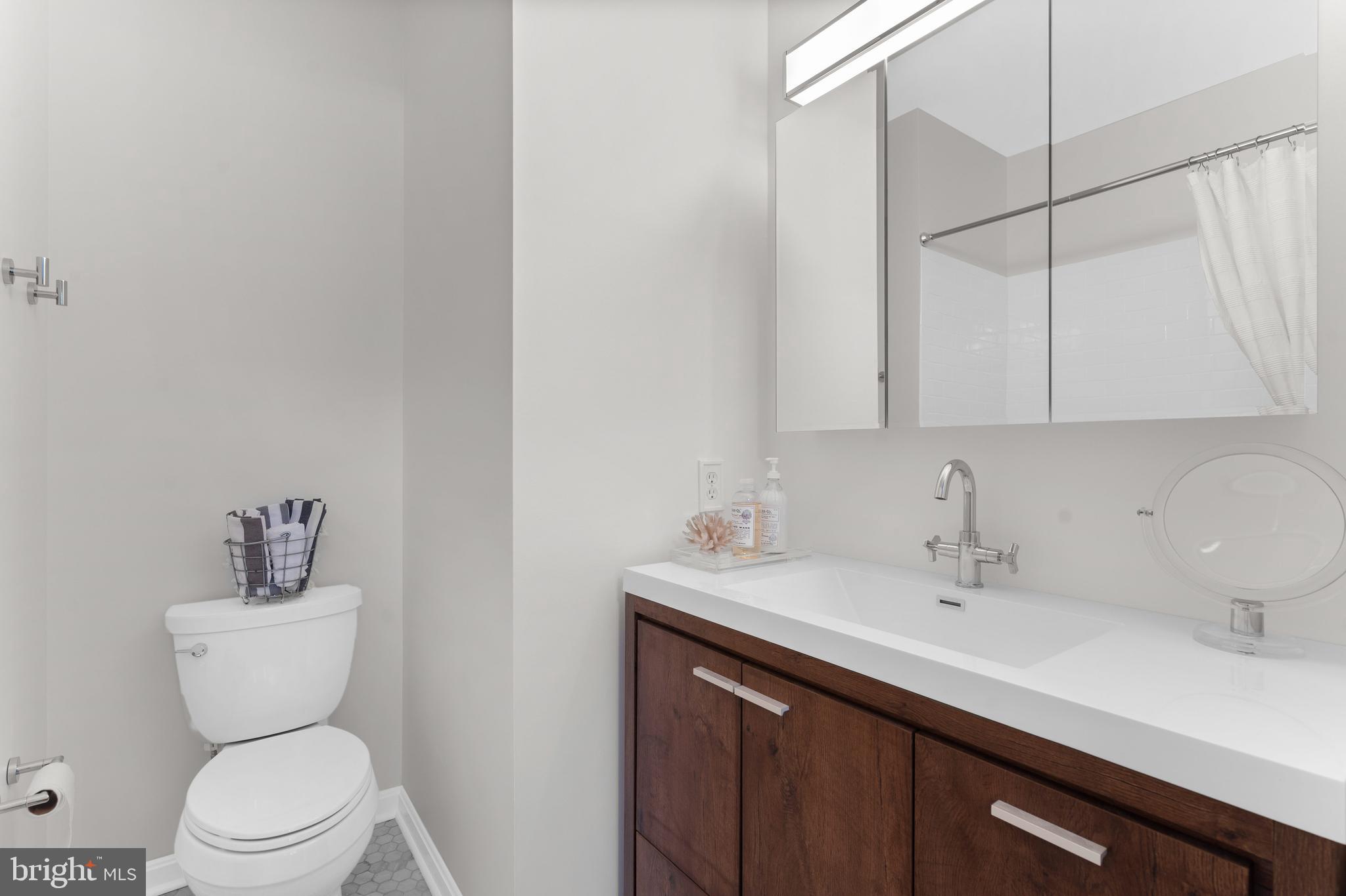 645 Oakland Hills Drive, Unit 1B Arnold, MD 21012 - Photo 16 of 30 Full, private primary bathroom