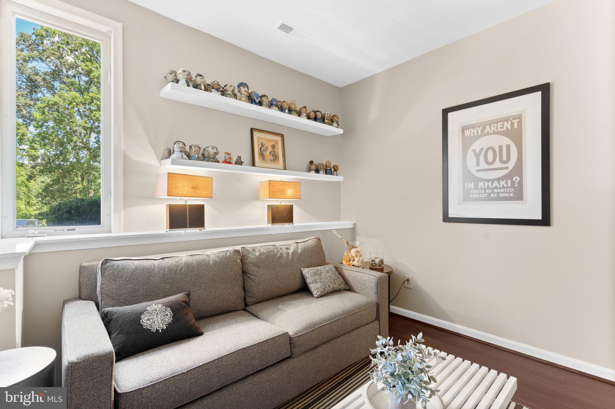 645 Oakland Hills Drive, Unit 1B Arnold, MD 21012 - Photo 18 of 30 Bedroom 2, used as additional sitting area