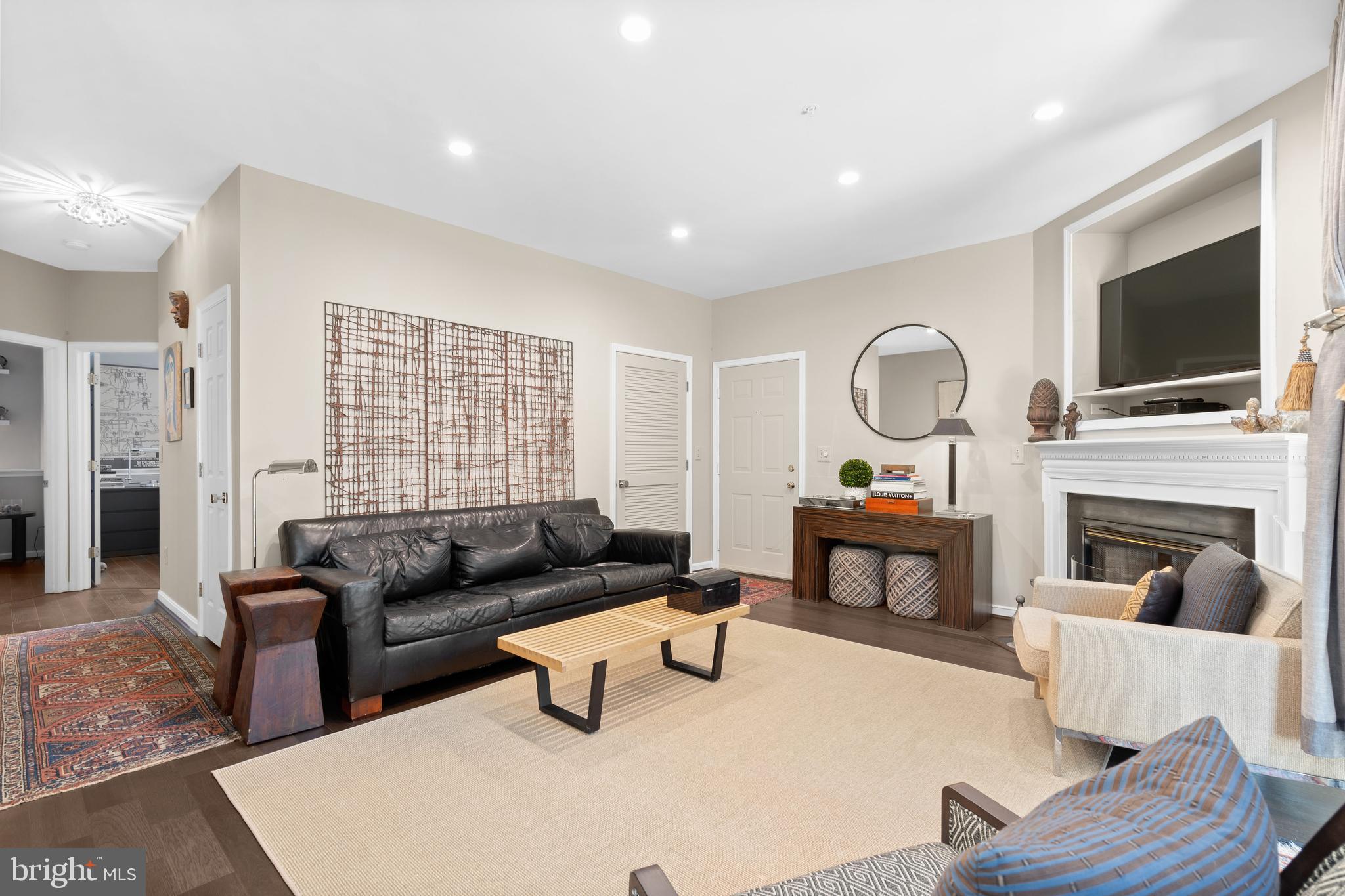 645 Oakland Hills Drive, Unit 1B Arnold, MD 21012 - Photo 4 of 30 Completely renovated with designer touches