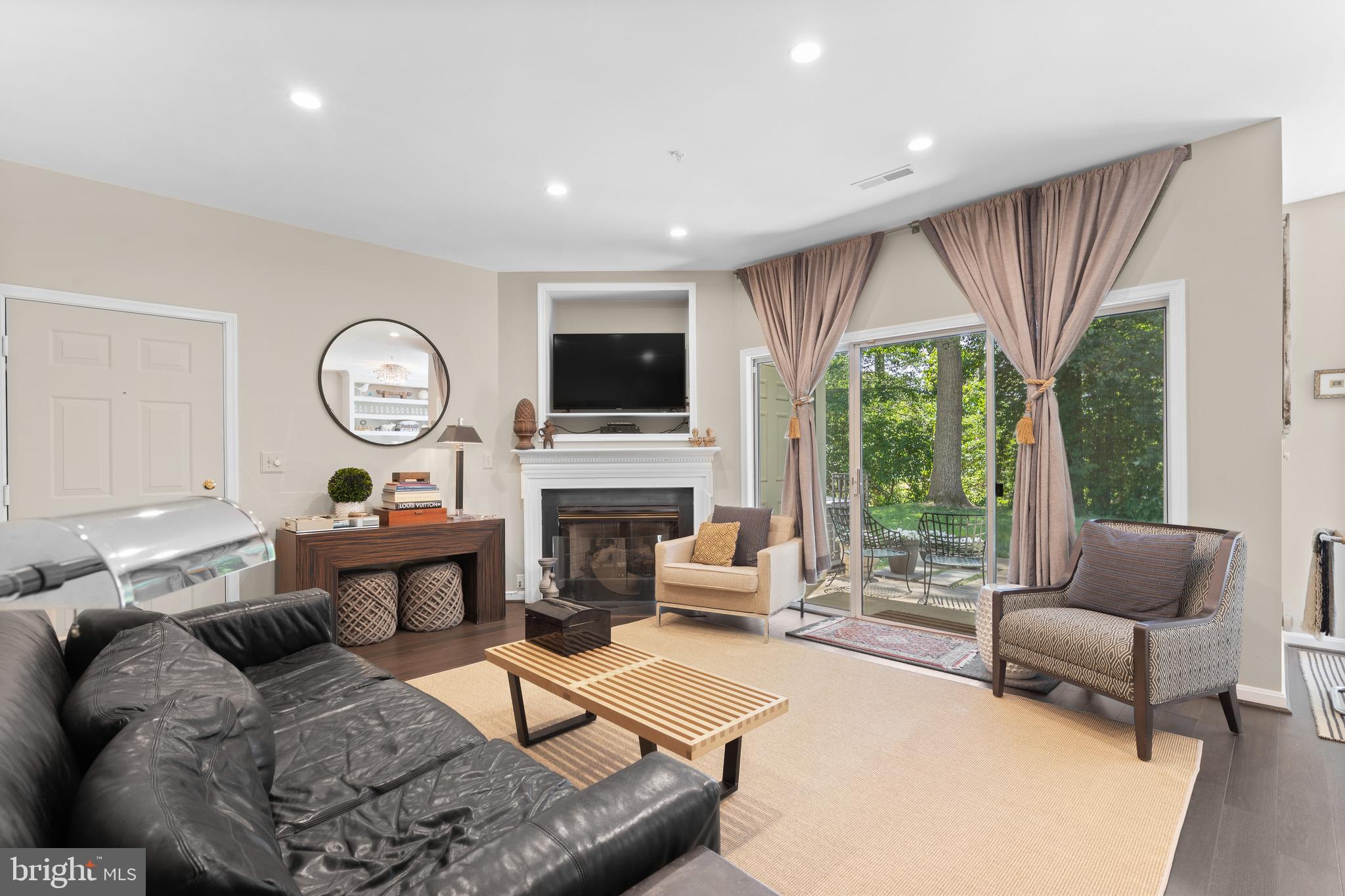 645 Oakland Hills Drive, Unit 1B Arnold, MD 21012 - Photo 5 of 30 Patio with wooded view