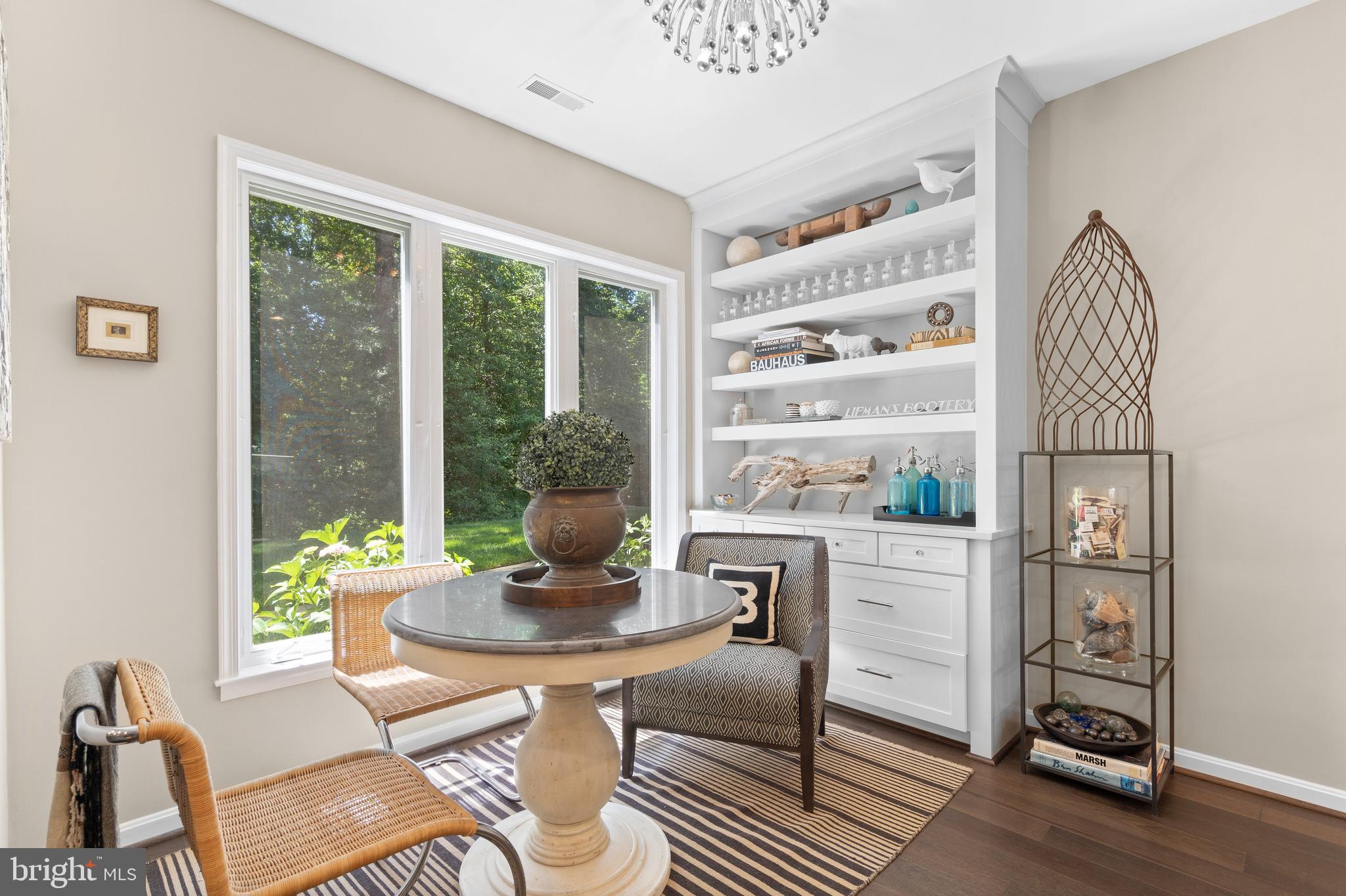 645 Oakland Hills Drive, Unit 1B Arnold, MD 21012 - Photo 7 of 30 Dining area with built in shelving