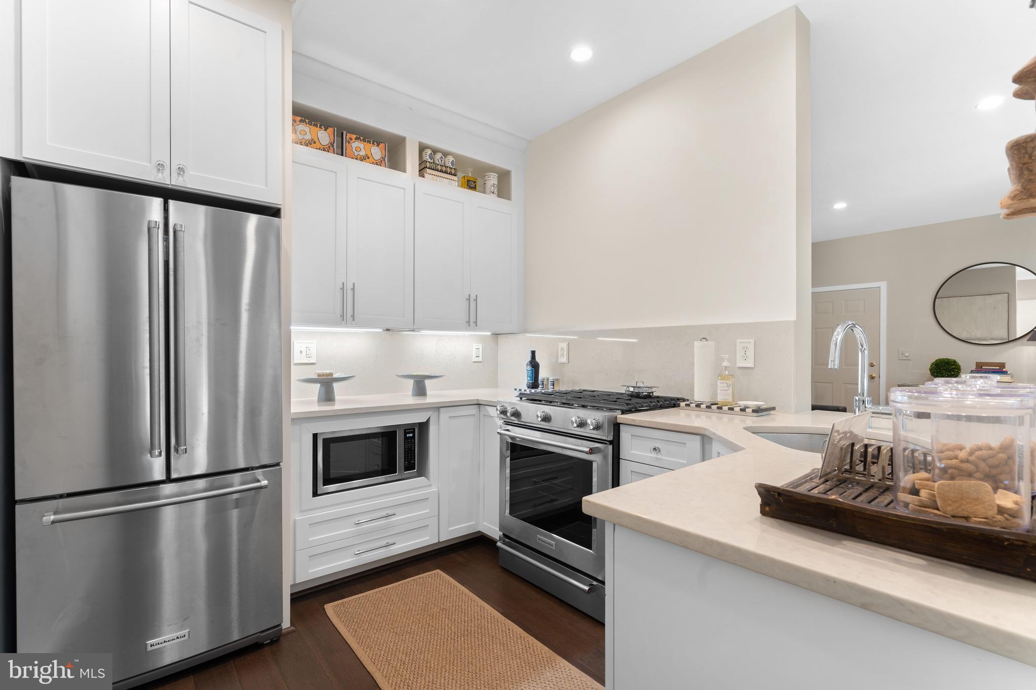 645 Oakland Hills Drive, Unit 1B Arnold, MD 21012 - Photo 9 of 30 Gourmet kitchen with stainless and quartz