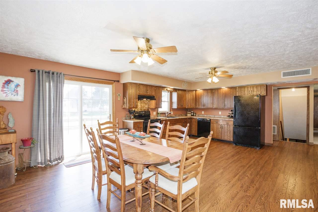 4902 Delavan Road Delavan, IL 61734 - Photo 6 of 36