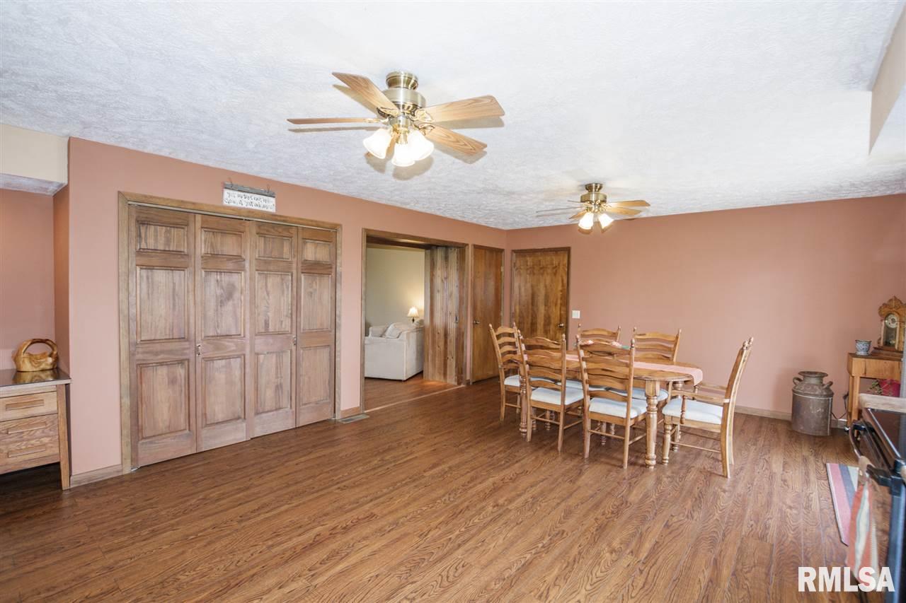 4902 Delavan Road Delavan, IL 61734 - Photo 8 of 36