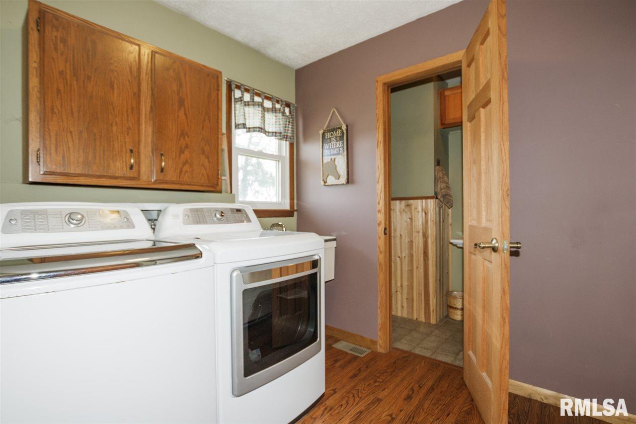 4902 Delavan Road Delavan, IL 61734 - Photo 9 of 36