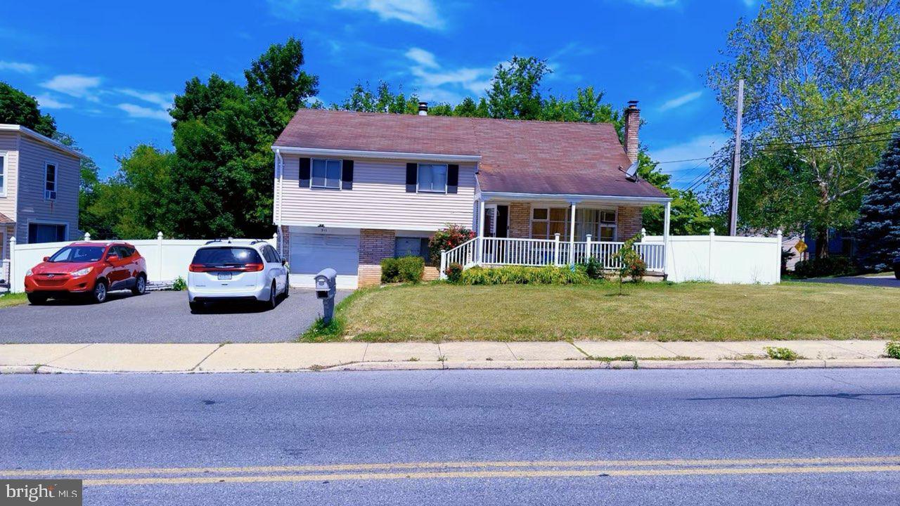 511 East Harrison Street Emmaus, PA 18049 - Photo 2 of 3