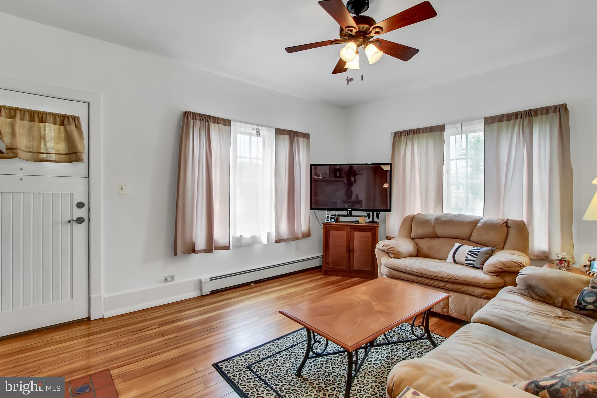 1700 Friedensburg Road Reading, PA 19606 - Photo 18 of 37 Living Room