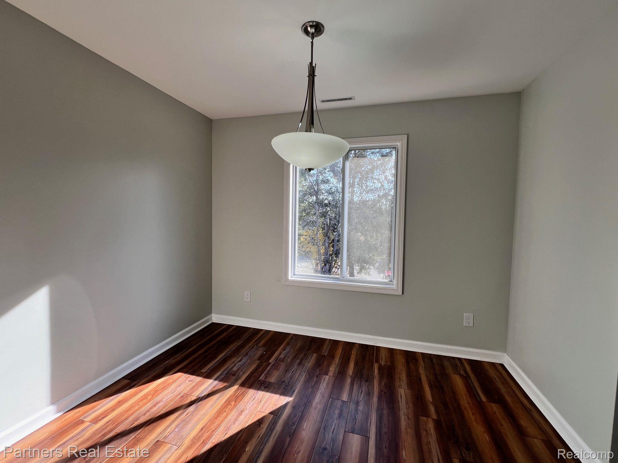 505 West Highland Road, Unit C10 Howell, MI 48843 - Photo 12 of 29 Dining Room