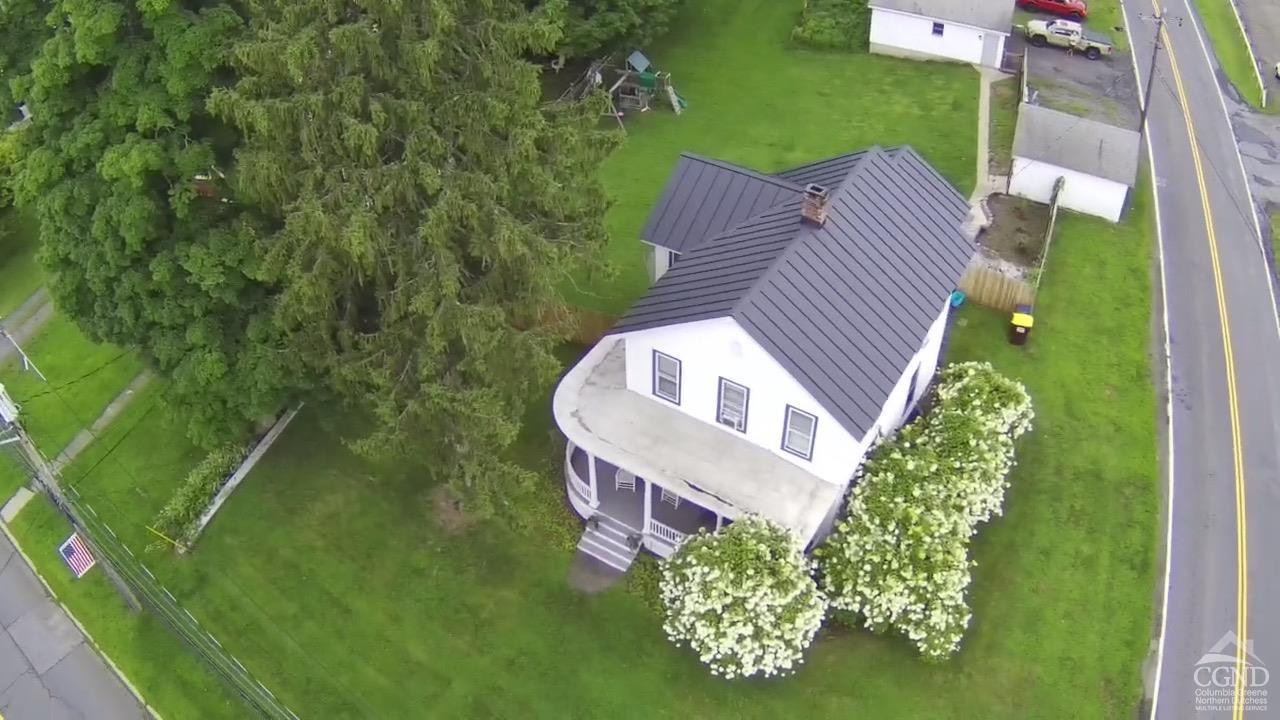 a view of a backyard with plants