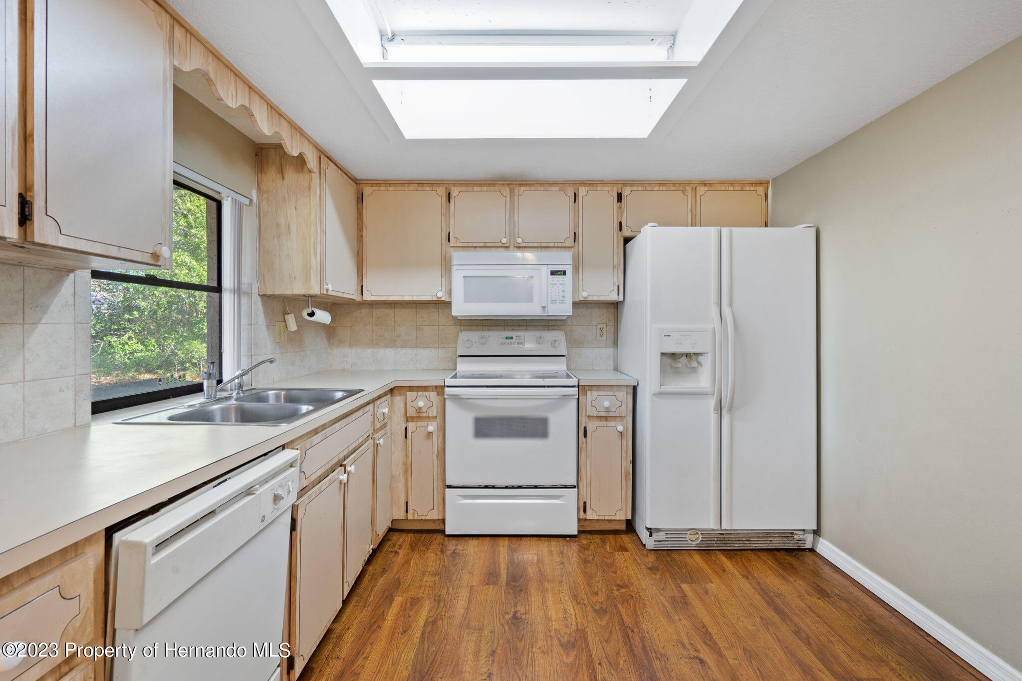 10479 Thornberry Drive Spring Hill, FL 34608 - Photo 15 of 44 a kitchen with a stove a sink and a refrigerator