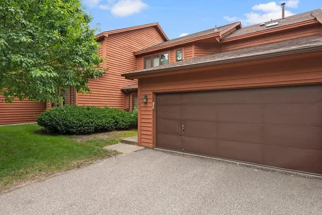 $380,000 | 10695 53rd Avenue North, Plymouth, MN 55442