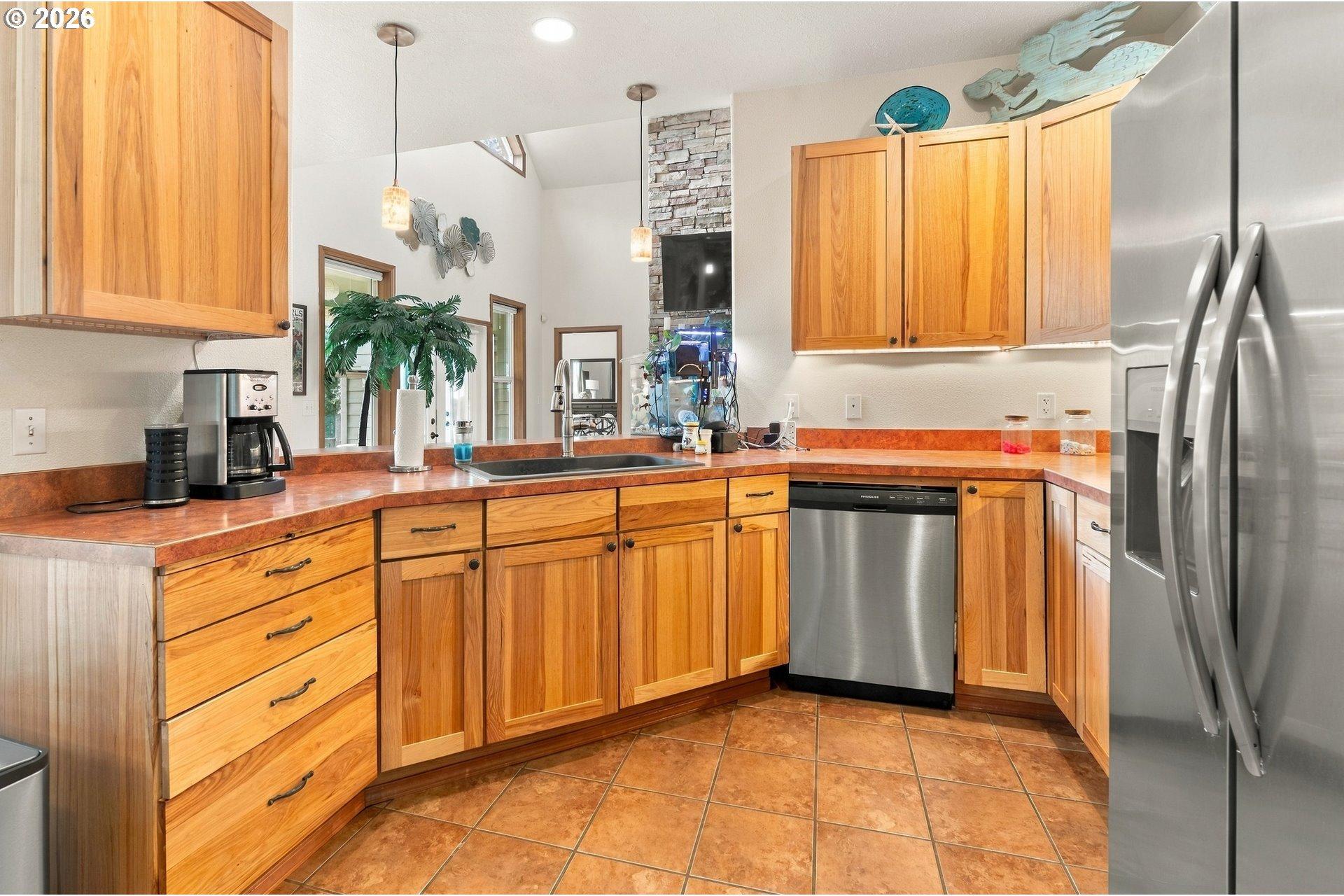 11645 Dupee Valley Road Sheridan, OR 97378 - Photo 6 of 37 Kitchen