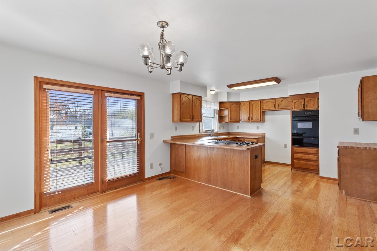 217 Locust Street Clinton, MI 49236 - Photo 9 of 34 50128500-8.JPG