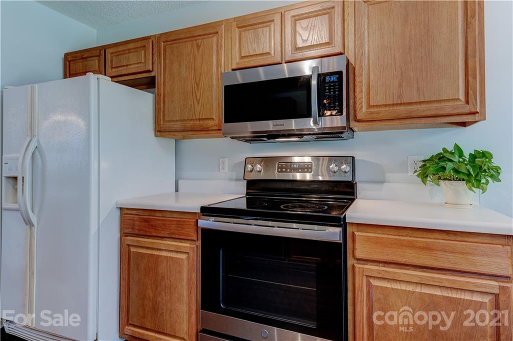 461 Planters Creek Road Fletcher, NC 28732 - Photo 8 of 26 a kitchen with stainless steel appliances a stove microwave and refrigerator