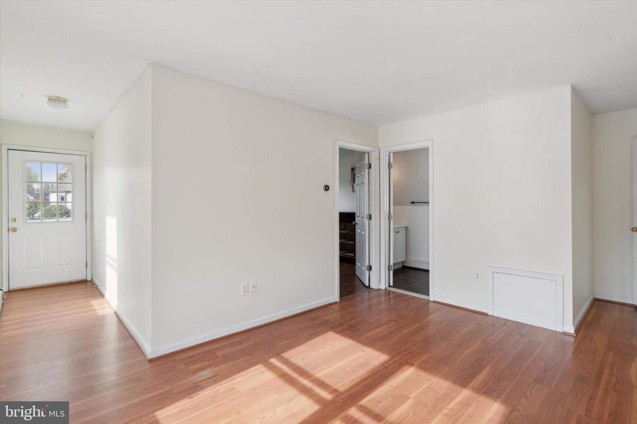 8 James Road Hatboro, PA 19040 - Photo 33 of 60 1st Floor Master Living Room