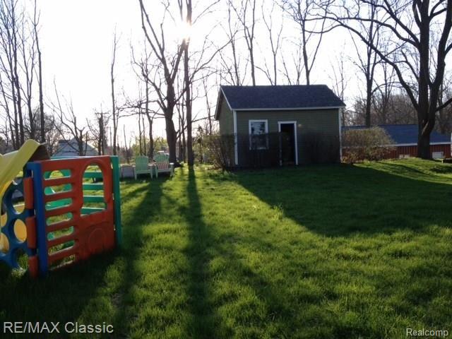 4615 Vines Road Howell, MI 48843 - Photo 9 of 18 Pool House.jpg