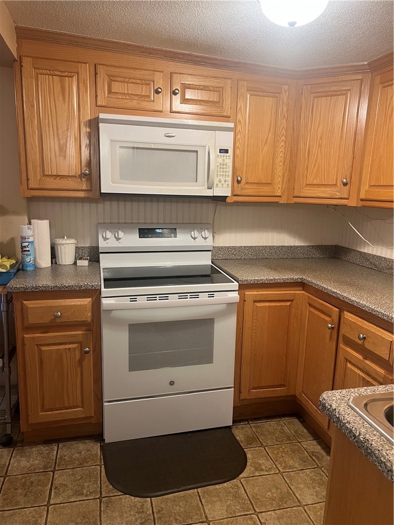 1825 Quaker Street Northbridge, MA 01534 - Photo 5 of 26