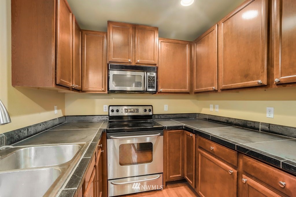 1532 228th Street Southeast, Unit A Bothell, WA 98021 - Photo 5 of 24
