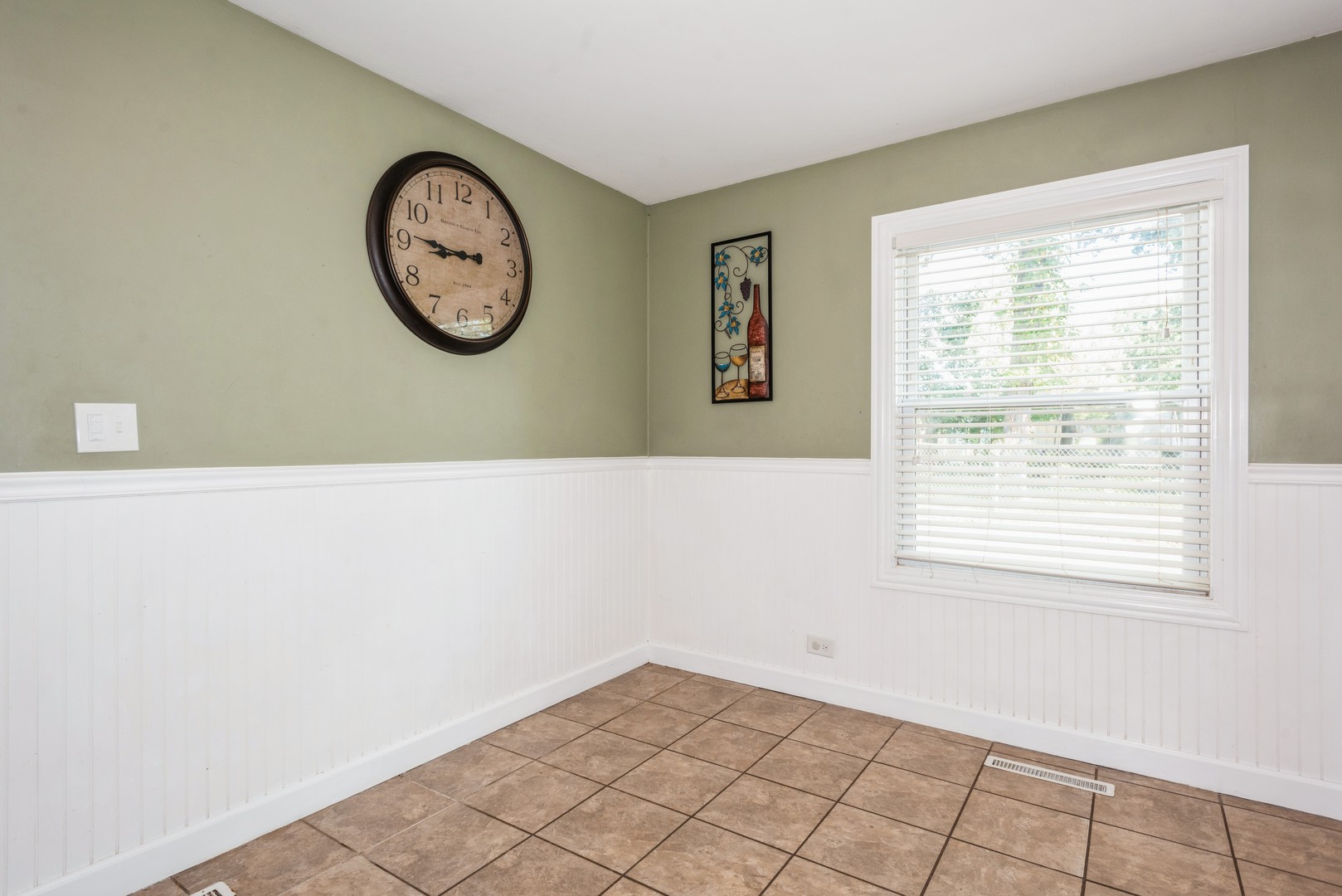 810 Spruce Drive Streamwood, IL 60107 - Photo 9 of 13