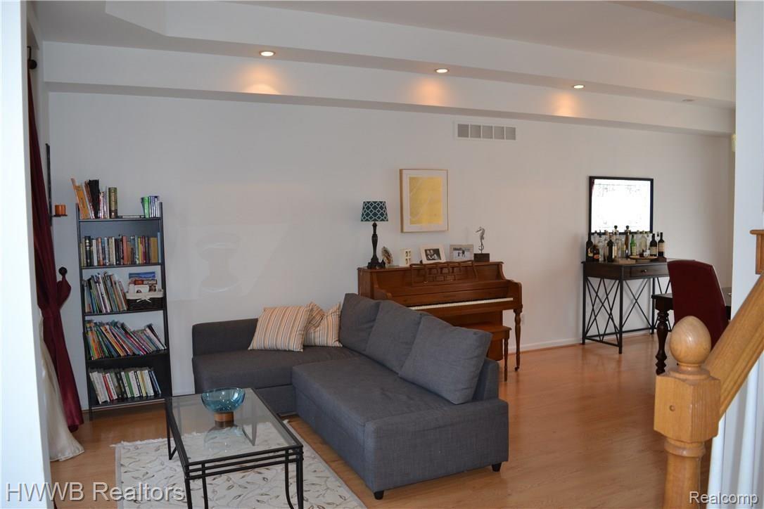 628 Seabrook Drive Rochester, MI 48307 - Photo 4 of 25 04 - Living Room.JPG